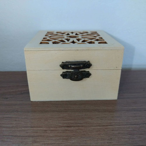 Square wooden boxes set of 4, new, decorative carved lids