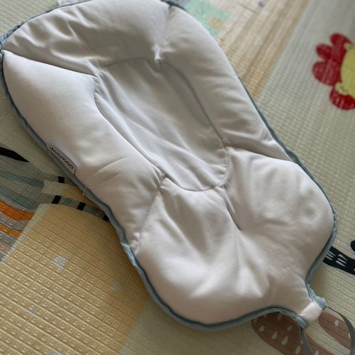 Baby bath pillow like new