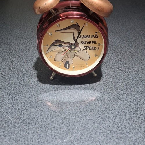 Looney Tunes Wile E. Coyote Metal Alarm Clock used, vintage