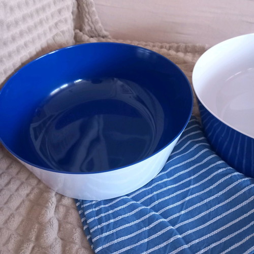Baci Milano salad bowls and forks set like new