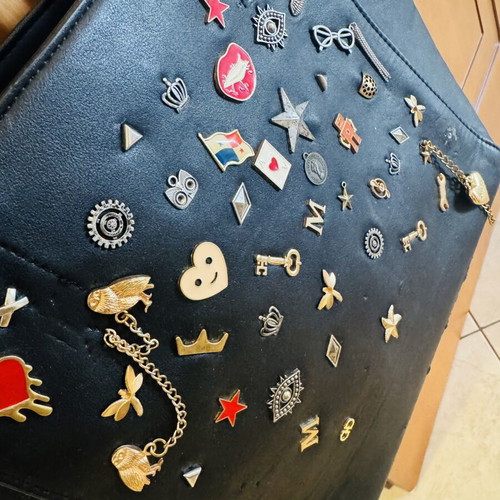 Stradivarius black shopper shoulder bag used with decorative pins