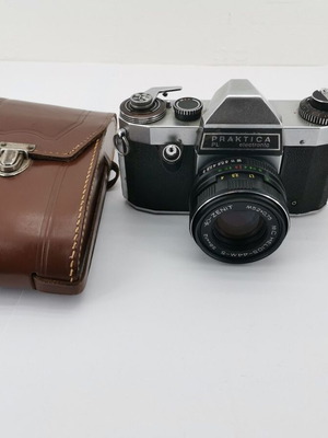 Pentacon Practica PL electronic camera used with case 1968