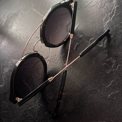 No Logo sunglasses used, black women's