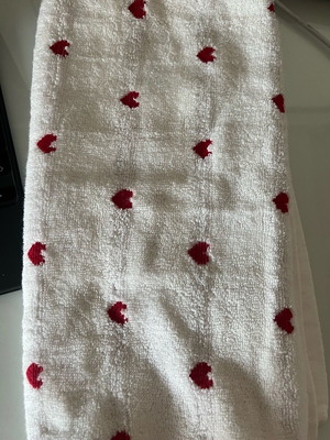 Towel with red hearts new