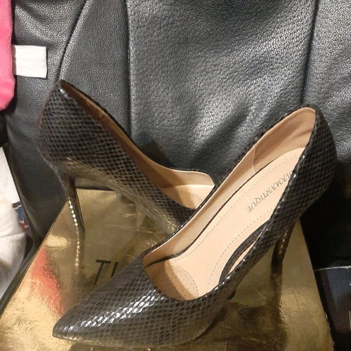 Black high heel shoes like new, size 39, crocodile pattern