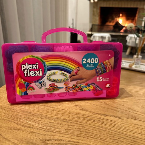Plexi Flexi case with 2400 looms and 15 accessories like new