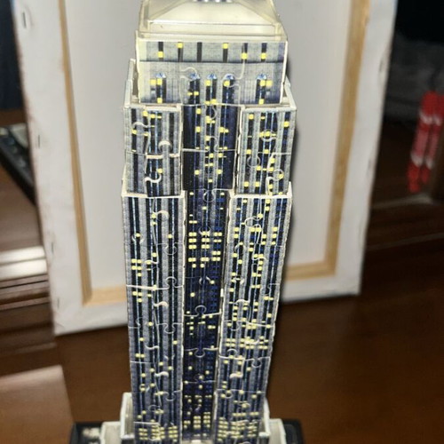 3D puzzle with 220 pieces and light like new