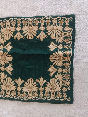 Decorative pillowcase like new, dark green with gold embroidery 40x40 cm