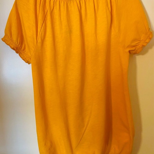 Women's mako t-shirt new, short sleeve, size small, mustard color