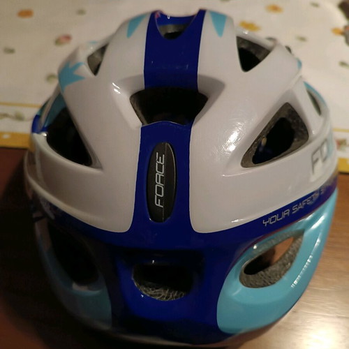 Force kids helmet like new, size 48-54cm with chin strap and stabilizing button