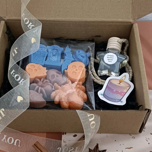 Pumpkin Bourbon Spiced Car Diffuser 10ml and Halloween Wax Melts 51gr Set