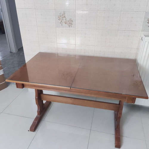 Kitchen table solid wood extendable used with protective glass