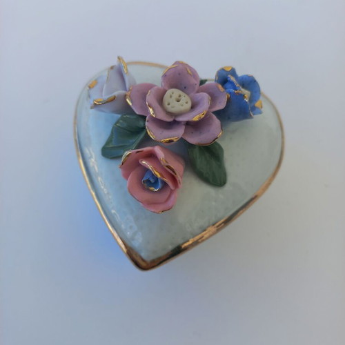 Chinese porcelain heart jewelry box like new with flowers and gold
