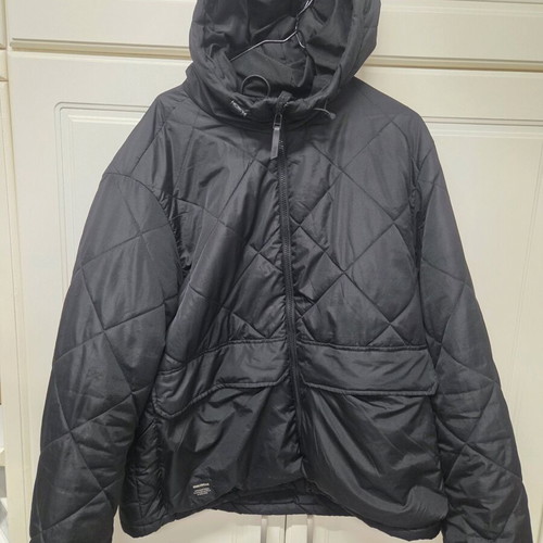 Men's jacket L like new, black with front pockets