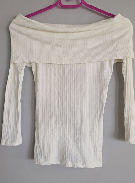 Off the shoulder tight blouse M size