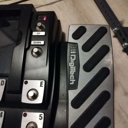 Digitech iPB-10 programmable pedalboard like new