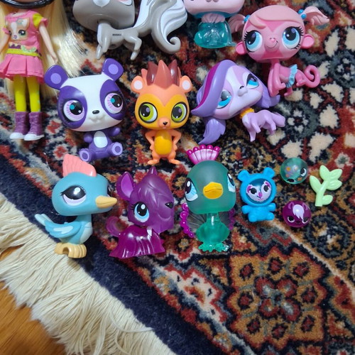 My Littlest Pet Shop Collection like new with Hasbro sets