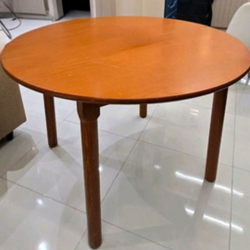 Wooden round table used, 130cm diameter, splitable