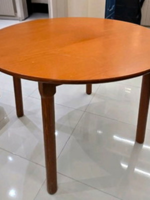 Wooden round table used, 130cm diameter, splitable