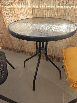 Garden table 60x70 like new