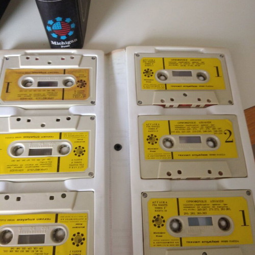 English learning method used with cassettes, set of 3 volumes