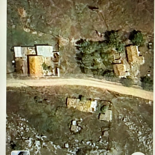 Land 1600 m² with two stables inside plan in Fokida