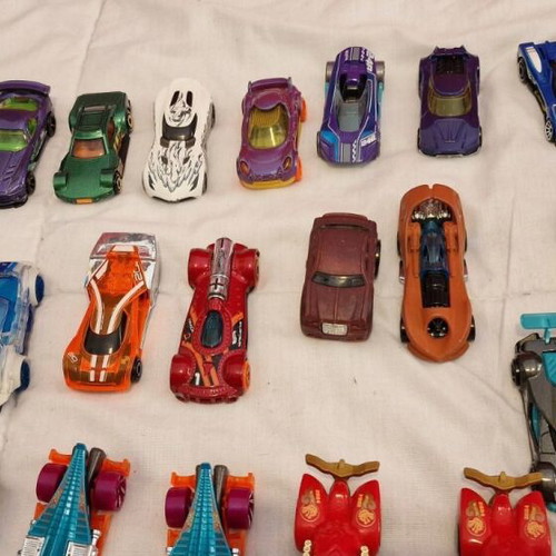 Hot Wheels toy cars like new
