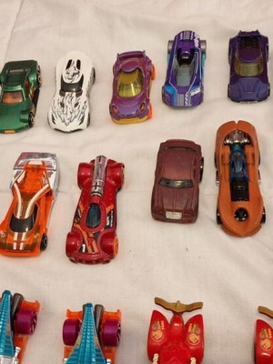 Hot Wheels toy cars like new