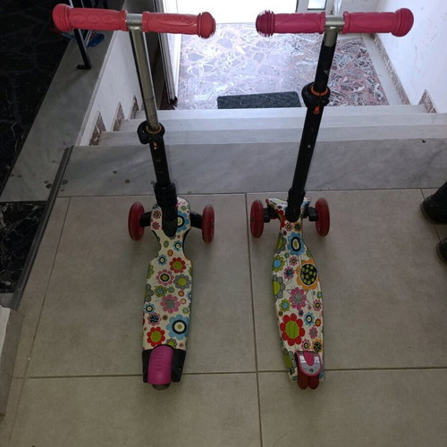 Children's scooters used, adjustable height, light-up wheels