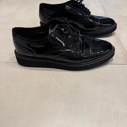 Aldo women's black patent leather shoes like new, size 39