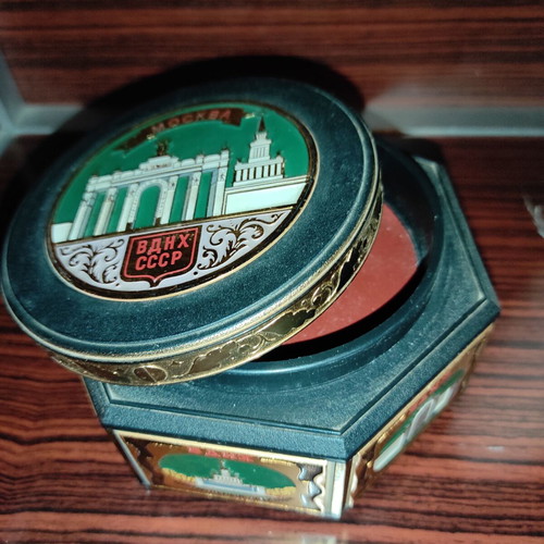 Παλιό ρώσικο μουσικό κουτί κουρδιστό retro μεταχειρισμένο