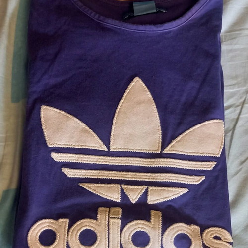 Adidas purple t-shirt with embroidered logo like new, size M