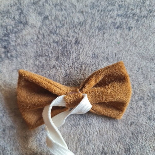 Children's bow tie brown like new