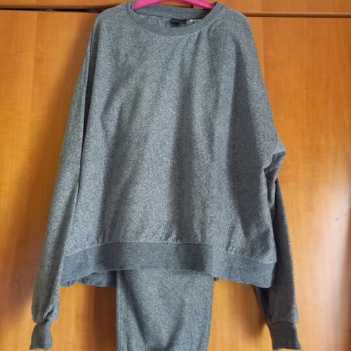 H&M gray pajama set like new, warm