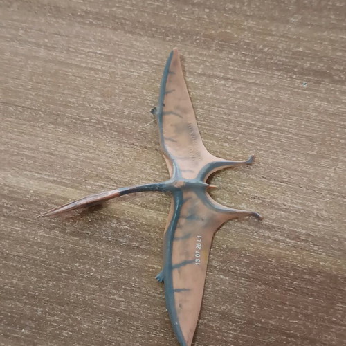 Quetzalcoatlus flying dinosaur figure like new, 8x11cm
