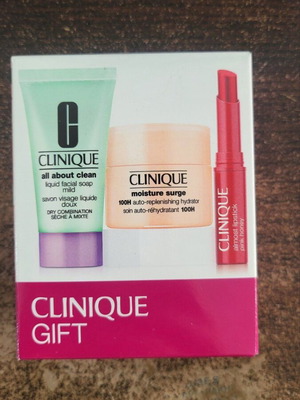 Clinique travel set καινούργιο με καθαριστικό, ενυδατική και κραγιόν