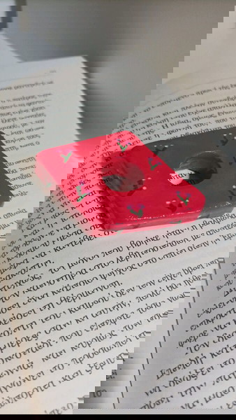 Χειροποίητο πήλινο βοηθητικό στήριγμα ανάγνωσης - page holder