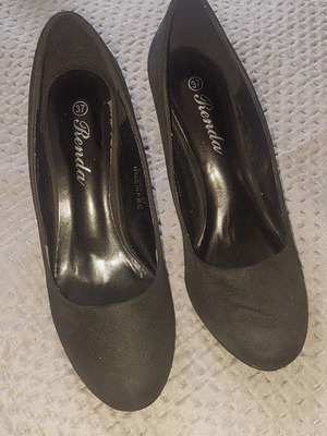 Suede pumps size 37 like new, 8 cm heel, black