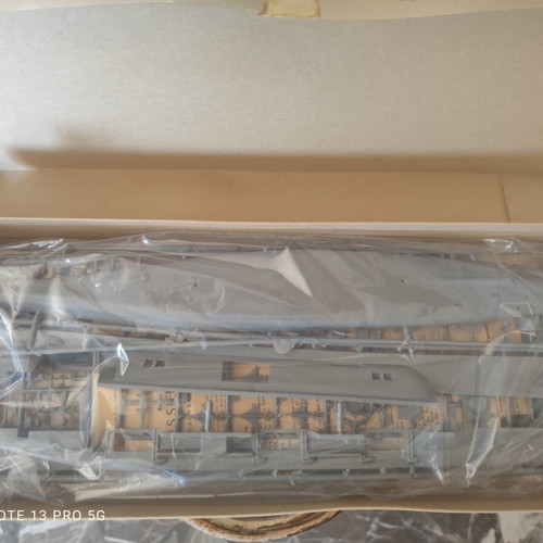Revell Nuclear Carrier U.S.S. Enterprise model kit 1/720 H-489 vintage