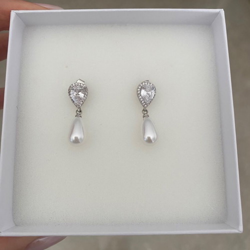 Gloria Hope earrings like new