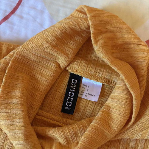 H&M turtleneck shirt like new, mustard, size L