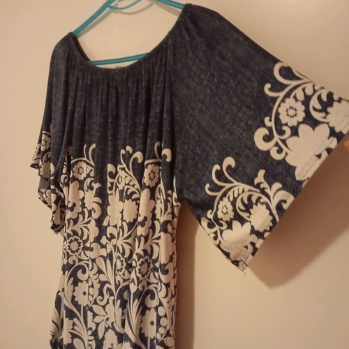 Elastic blouse like new convertible to strapless, white and blue, sizes L to XXXL