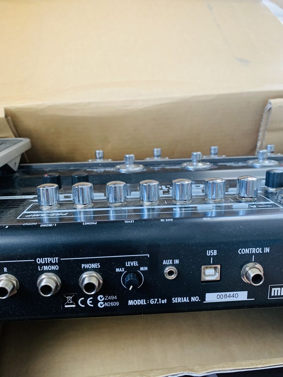 Zoom G7.1ut Guitar Effects Console like… - € 155,00 - Vendora.cy