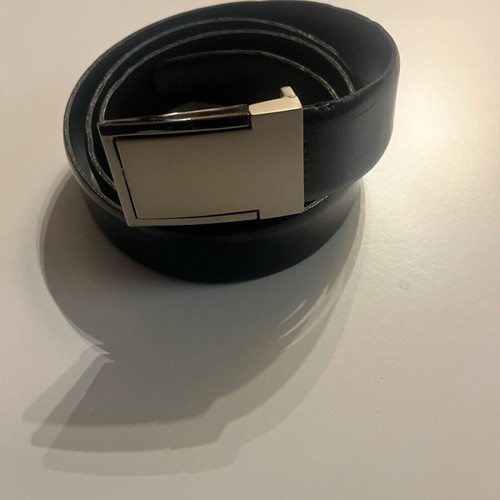Men's leather belt like new, black with metal buckle