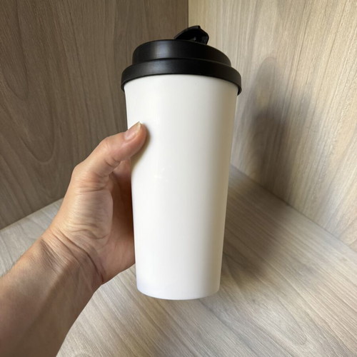 Reusable plastic coffee cup with screw lid