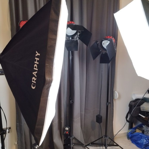 Studio lighting used 3x800W redheads and 2 softbox 125W with tripods
