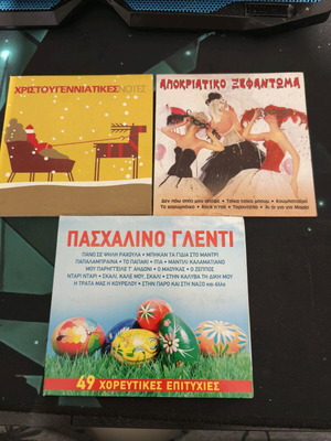 3 CDs with Christmas and Easter songs like new, pack
