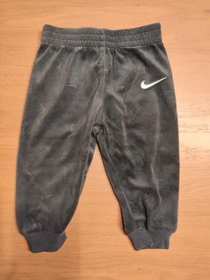 Nike βρεφικό φορμάκι βελούδινο 9 μηνών σαν καινούργιο