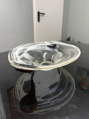 Art glass bowl Murano style like new