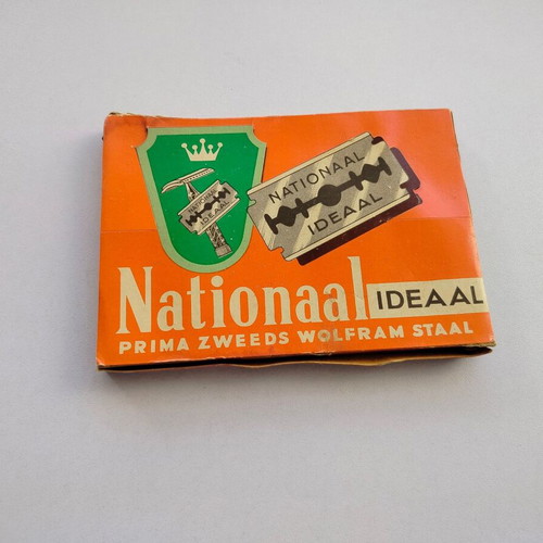 Box with 10 used sealed NATIONAAL IDEAAL razor blade packs